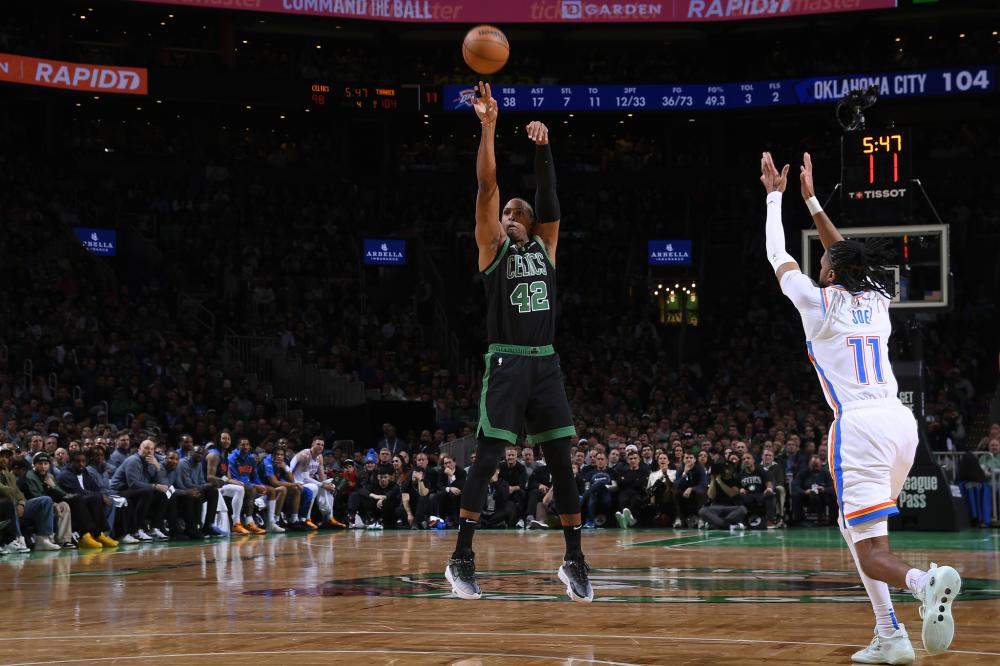 用脚射门的 用脚射门的